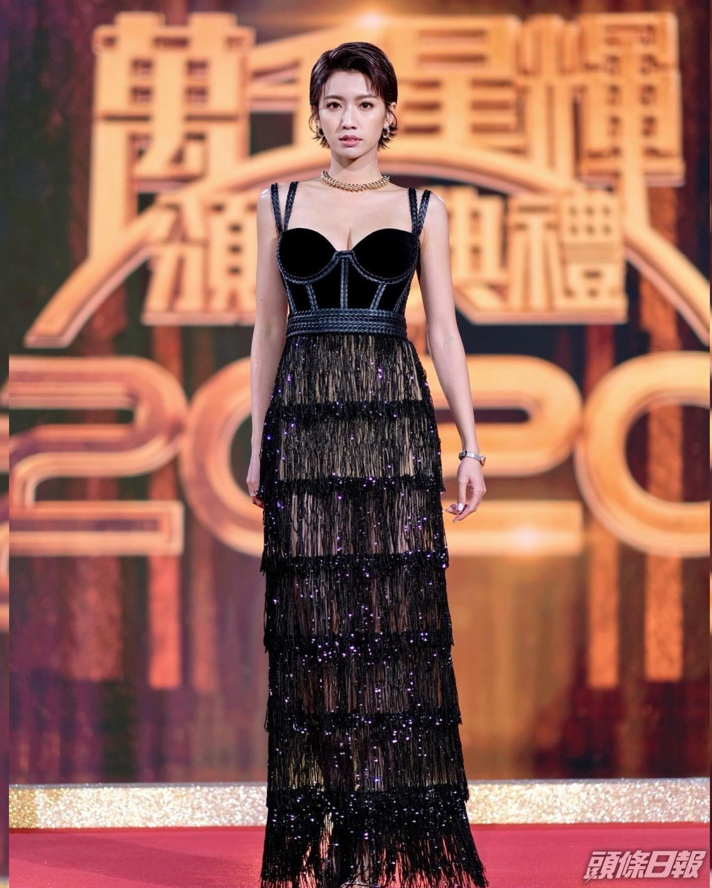 蔡思貝之前谷胸未見睇頭。